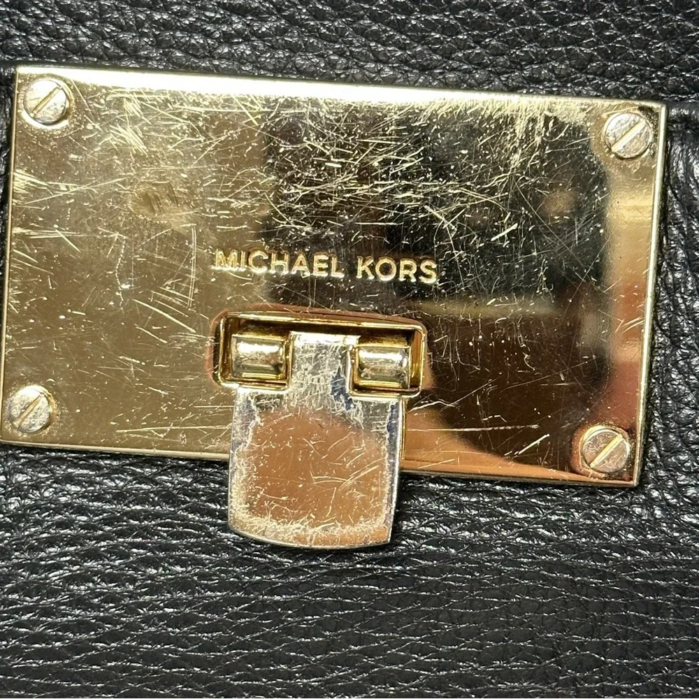 Michael Kors CrossBody Gold Chain Purse In Pebbled Black Leather.